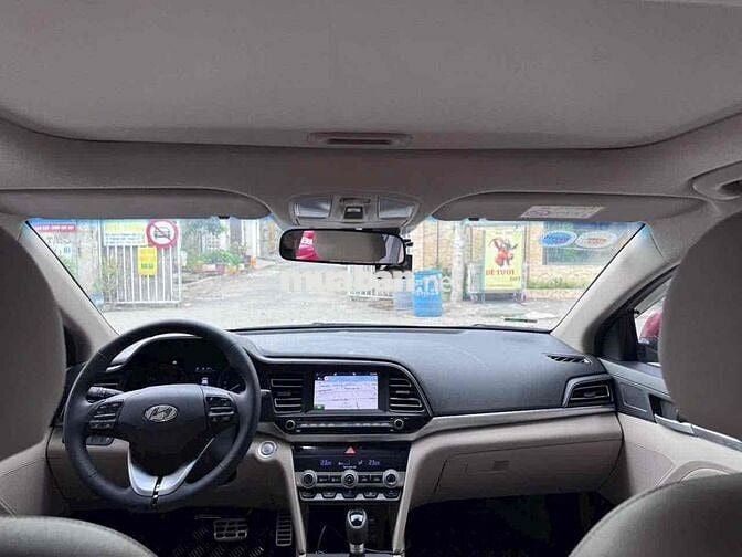 Hyundai Elantra 2019 2.0AT - 82000 km