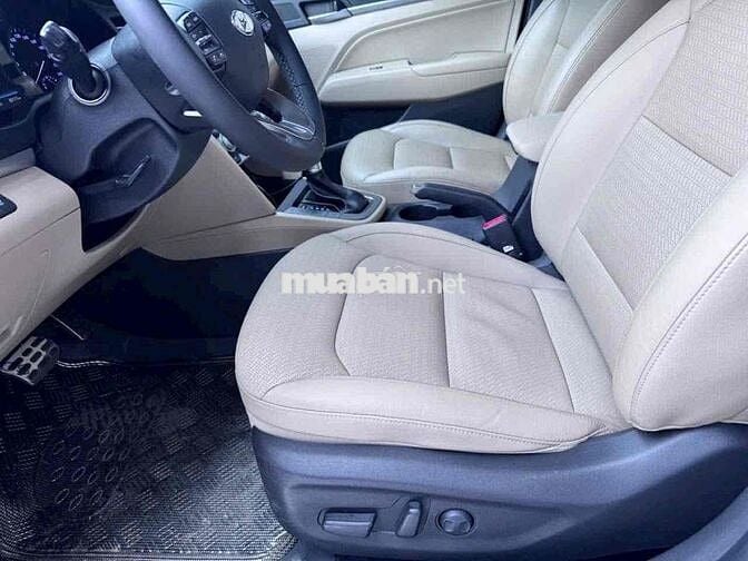 Hyundai Elantra 2019 2.0AT - 82000 km