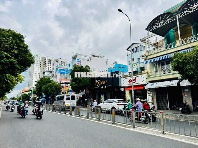 CHo thuê mbkd mặt tiền đường Hoà bình 6x19m trống suốt