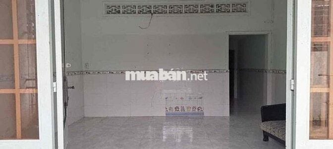 cho thuê nhà cấp 4 có gác cách chợ dĩ an 1 tầm 300 m