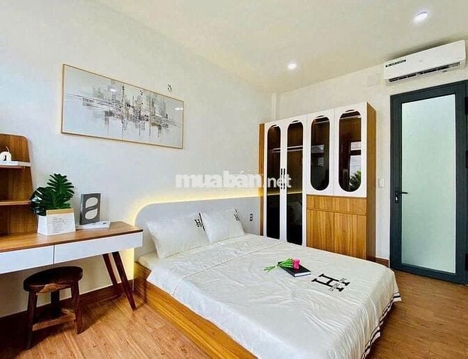 Bán nhà giá 8 tỷ HXH 8m ở Tô Hiến Thành, Q. 10, 60m2, 4PN, 3WC, SHR