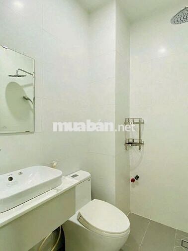 Bán nhà giá 8 tỷ HXH 8m ở Tô Hiến Thành, Q. 10, 60m2, 4PN, 3WC, SHR