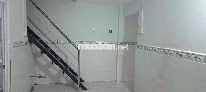 cho thuê nhà cấp 4 có gác cách chợ dĩ an 1 tầm 300 m