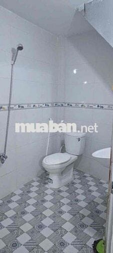 cho thuê nhà cấp 4 có gác cách chợ dĩ an 1 tầm 300 m