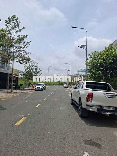 Bán nhà đang  thuê 12tr/th,giá 2ty550tr 4PN phường uyên hưng tân uyên