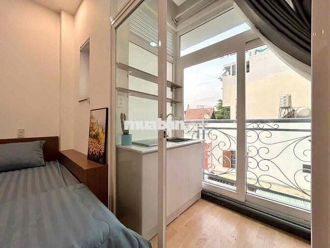 Thuê ngay Studio 30m2 Gần ĐH UEF Văn Lang HIU view Ban công đón nắng