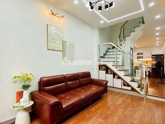 Bán nhà giá 8 tỷ HXH 8m ở Tô Hiến Thành, Q. 10, 60m2, 4PN, 3WC, SHR