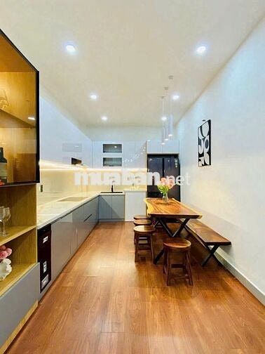 Bán nhà giá 8 tỷ HXH 8m ở Tô Hiến Thành, Q. 10, 60m2, 4PN, 3WC, SHR