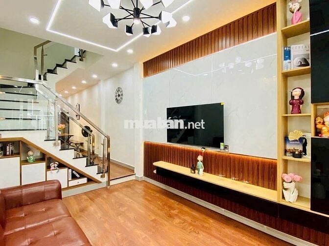 Bán nhà giá 8 tỷ HXH 8m ở Tô Hiến Thành, Q. 10, 60m2, 4PN, 3WC, SHR