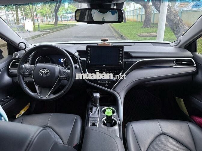 Toyota Camry 2023 2.0Q - 32000 km