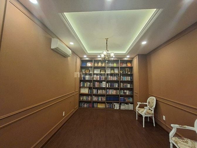 Cho thuê shophouse StarHill Phú Mỹ Hưng giá 40 triệu ( 180m 2 tầng)