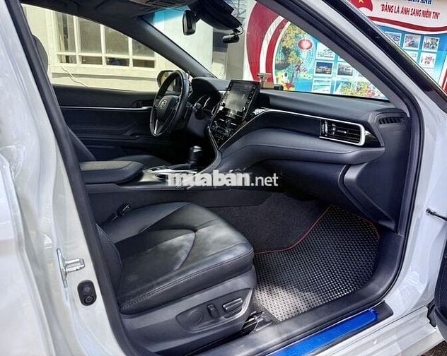 Toyota Camry 2023 2.0Q - 32000 km