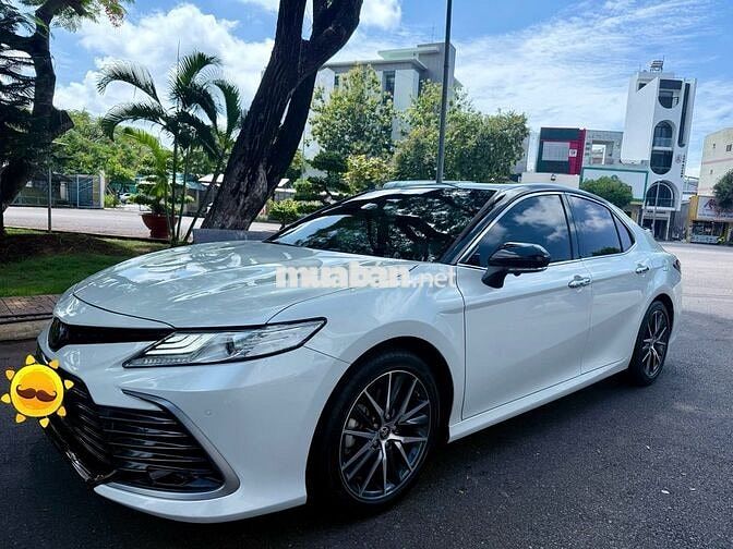 Toyota Camry 2023 2.0Q - 32000 km