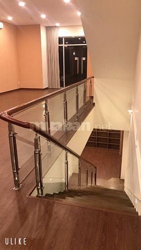 Cho thuê shophouse StarHill Phú Mỹ Hưng giá 40 triệu ( 180m 2 tầng)
