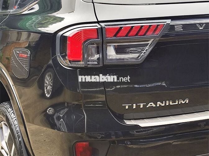 Ford Everest 2023 Titanium 2.0L 4x2 AT - 28000 km