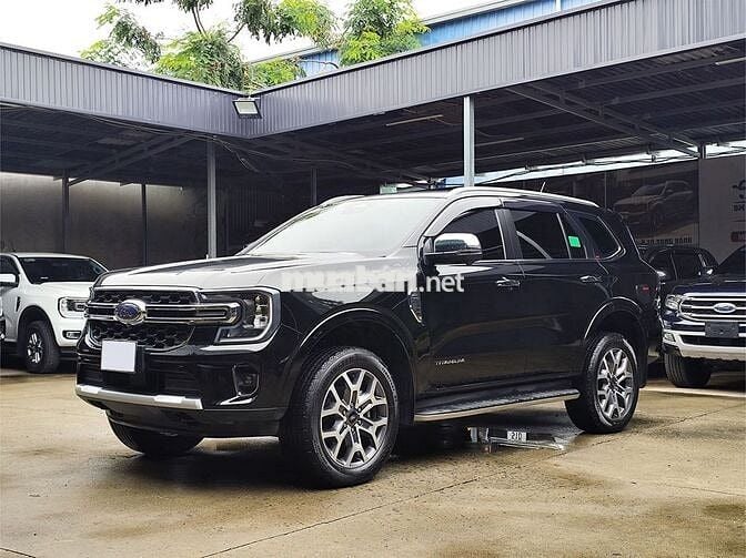 Ford Everest 2023 Titanium 2.0L 4x2 AT - 28000 km