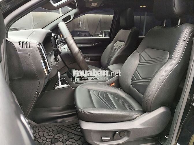 Ford Everest 2023 Titanium 2.0L 4x2 AT - 28000 km