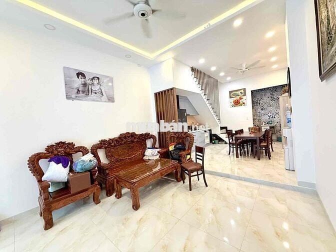 Nhà Liền Kề- Khu Đồng Bộ Dân Trí Cao Cấp - 2 Xe Đỗ Cửa