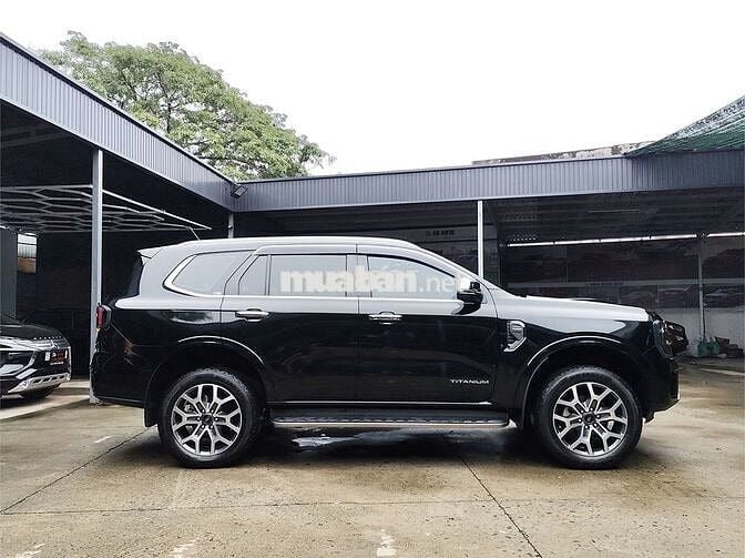 Ford Everest 2023 Titanium 2.0L 4x2 AT - 28000 km