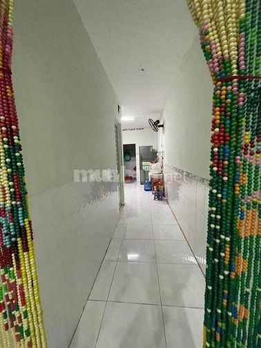 Ngộp ngân hàng nên bán gấp căn nhà ở Thị Trấn Hóc Môn, DT 100m2, Giá 
