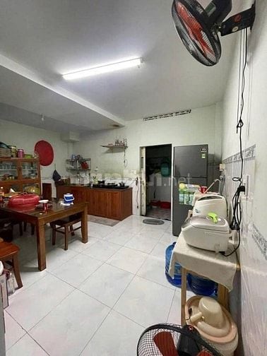 Ngộp ngân hàng nên bán gấp căn nhà ở Thị Trấn Hóc Môn, DT 100m2, Giá 
