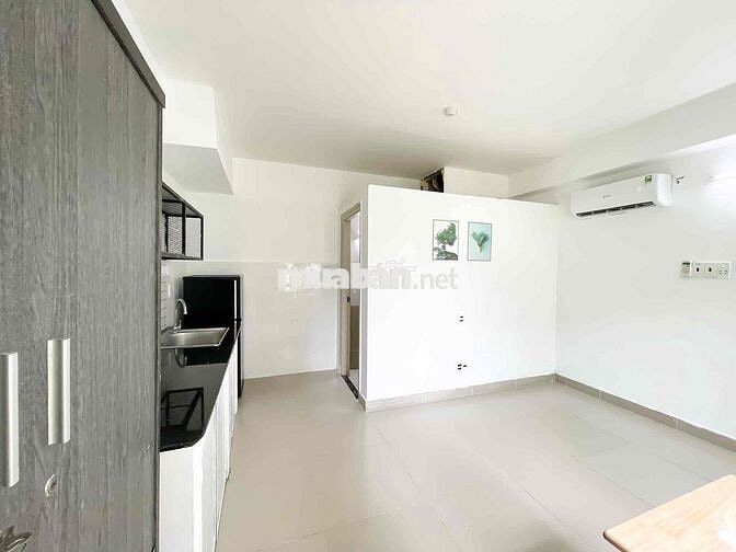 phòng thoáng mát, có cửa sổ, an ninh, nội thất cơ bản