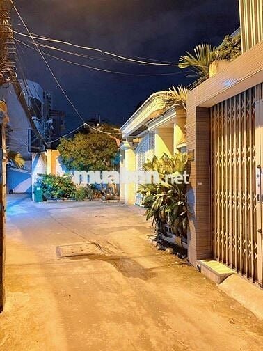 Bán nhà Sổ riêng mới đẹp 100%.Khu dân cư hiện hữu,cách xe hơi 10m.