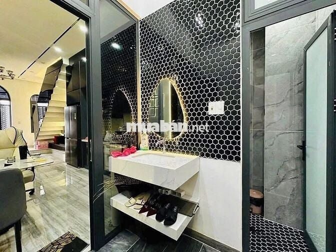bán nhanh căn nhà sổ riêng DTS 70M2/2ty35, 2PN,2WC, nhà 2 lầu