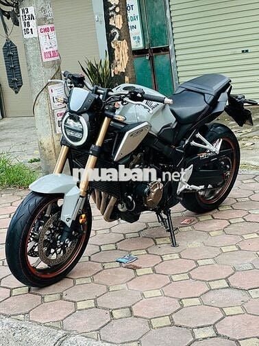 Mạnh Hà Motor bán CB650R 2021 xám xi măng lướt 10k