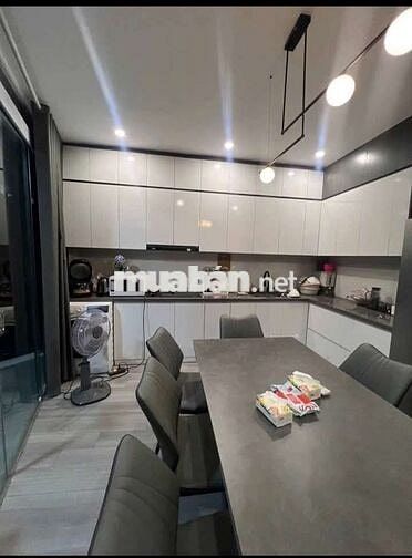 Tôi cần bán nhà mặt phố Miếu Đầm , 6tầng thang máy full nội thất.