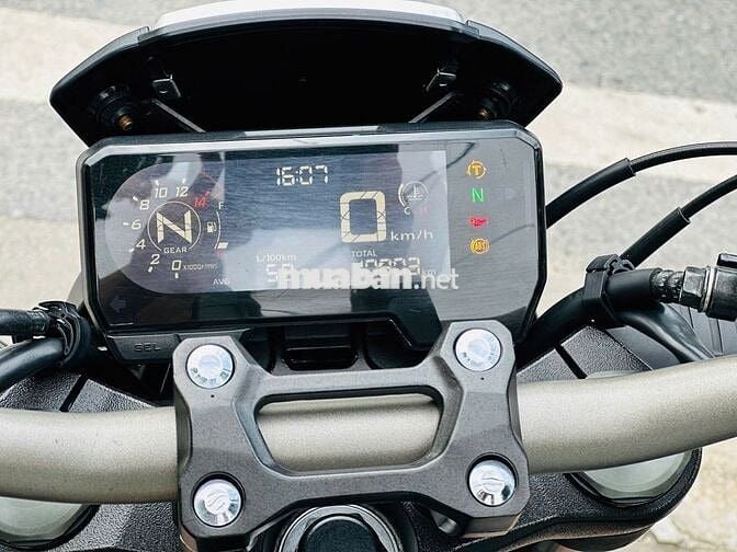 Mạnh Hà Motor bán CB650R 2021 xám xi măng lướt 10k