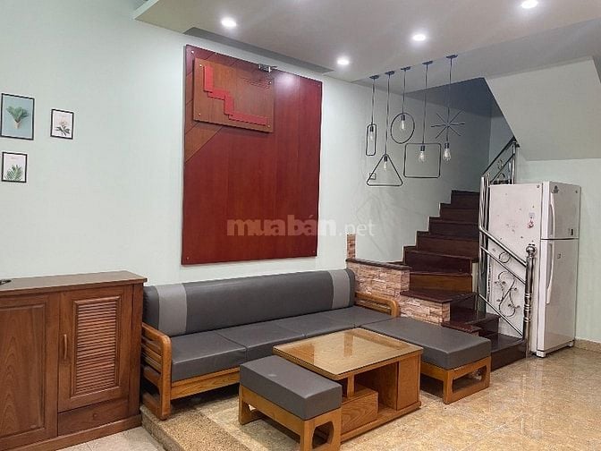 Cho thuê hộ gia đình nhà 4 tầng tại ngõ 639 Hoàng Hoa Thám