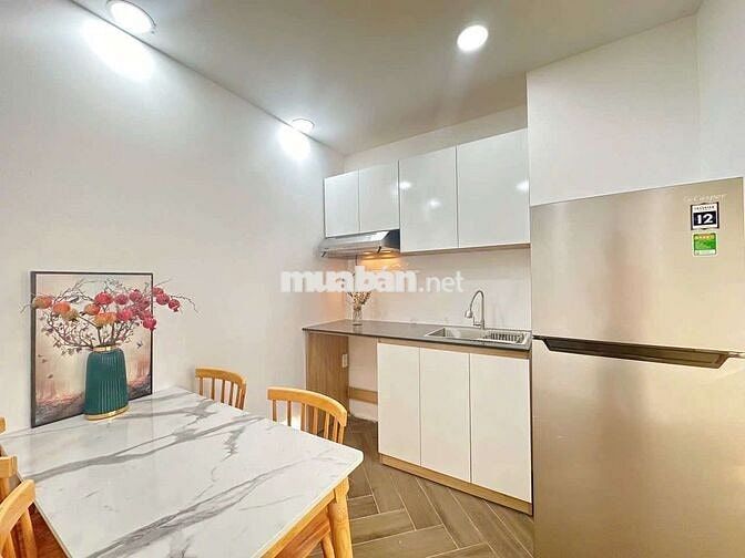 CHDV cao cấp 2PN  tách bếp, cửa sổ lớn gần Công viên làng hoa.
