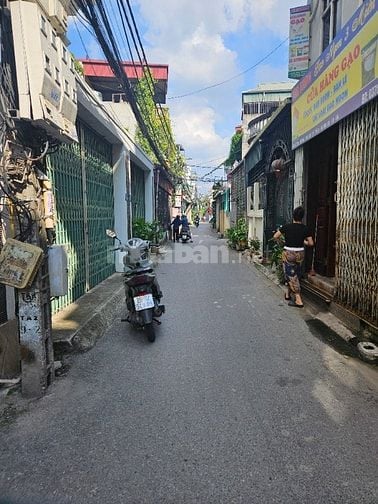 BÁN NHÀ 3 TẦNG – VIỆT HƯNG –38M2 GIÁ 5,7 TỶ NGÕ THÔNG, OTO QUA SỔ ĐỎ F
