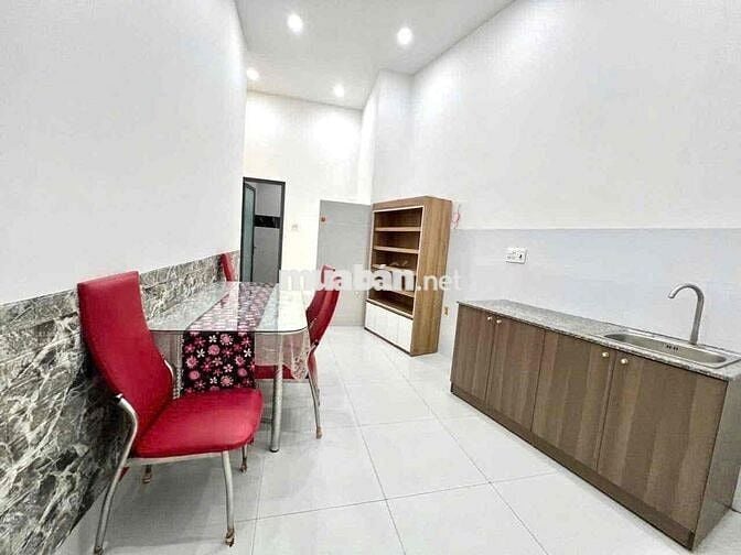 Cho thuê nhà trệt 2 phòng ngủ có sẵn nội thất cơ bản ở KDC 91B