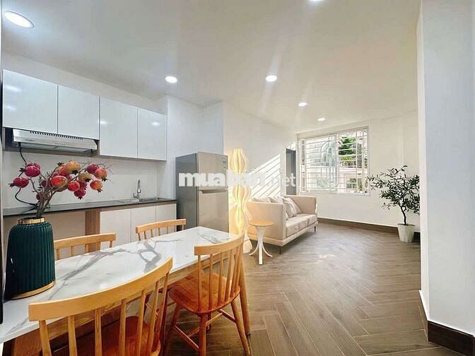 CHDV cao cấp 2PN  tách bếp, cửa sổ lớn gần Công viên làng hoa.