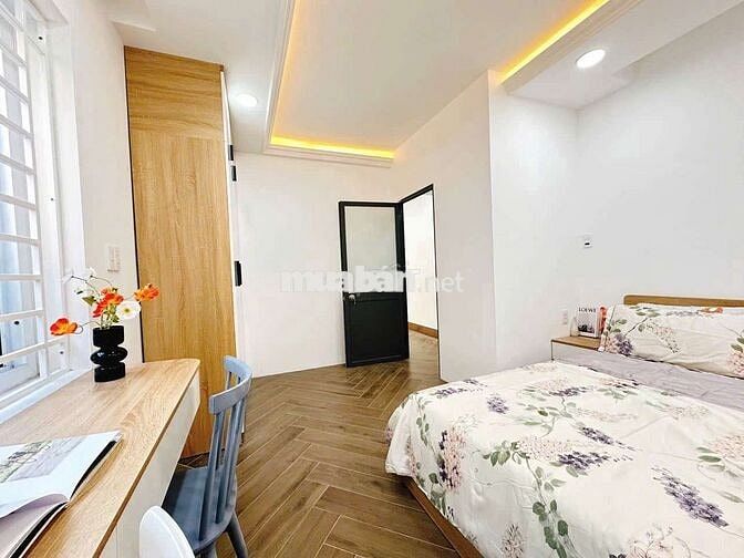 CHDV cao cấp 2PN  tách bếp, cửa sổ lớn gần Công viên làng hoa.
