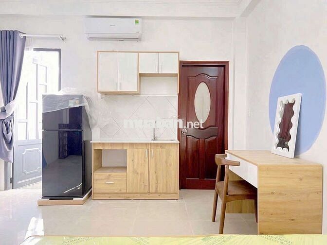 Căn hộ dịch vụ Studio ban công , rộng 40m2 tại Công viên làng hoa