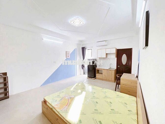 Căn hộ dịch vụ Studio ban công , rộng 40m2 tại Công viên làng hoa