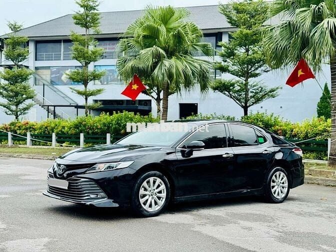 Toyota camry 2.0G sản xuất 2020