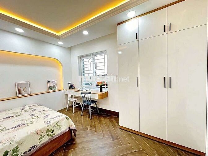 CHDV cao cấp 2PN  tách bếp, cửa sổ lớn gần Công viên làng hoa.