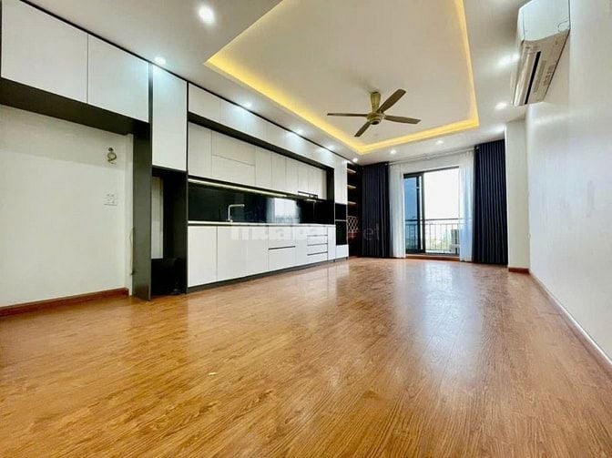 ĐẲNG CẤP NHÀ DÂN XÂY – THANG MÁY XỊN – GARA 7 CHỖ – Ô TÔ TRÁNH – TỪ LI