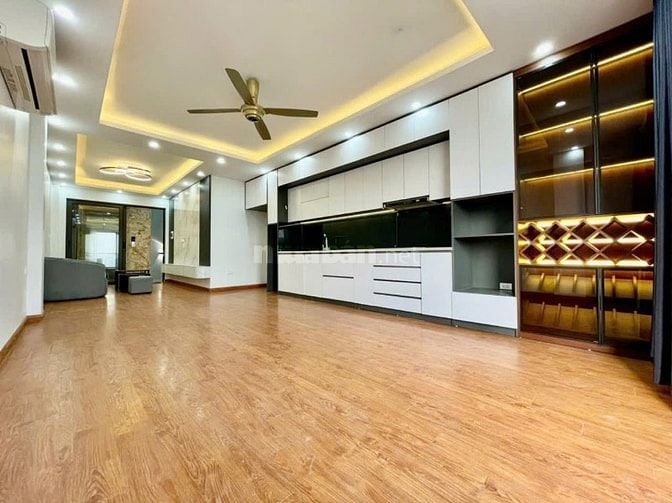 ĐẲNG CẤP NHÀ DÂN XÂY – THANG MÁY XỊN – GARA 7 CHỖ – Ô TÔ TRÁNH – TỪ LI