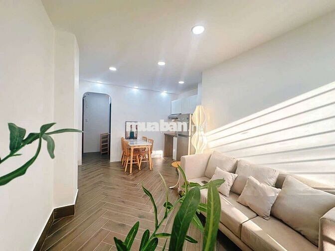 CHDV cao cấp 2PN  tách bếp, cửa sổ lớn gần Công viên làng hoa.