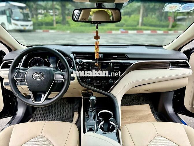 Toyota camry 2.0G sản xuất 2020