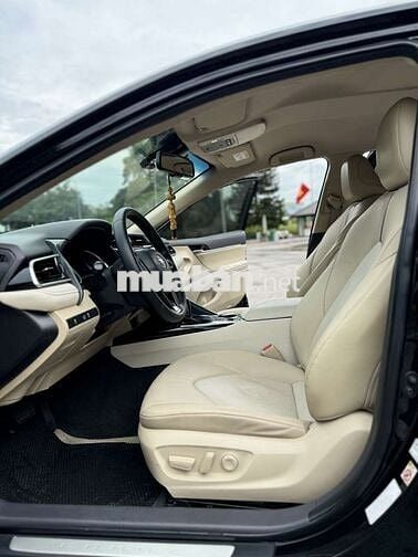 Toyota camry 2.0G sản xuất 2020