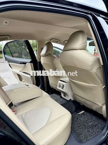 Toyota camry 2.0G sản xuất 2020