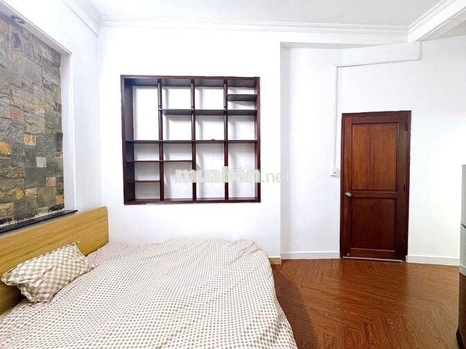 CHO THUÊ STUDIO TÁCH BẾP CỬA SỔ TRỜI LỚN FULL NỘI THẤT SÁT BÊN SÂN BAY