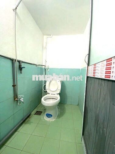 PHÒNG TRỌ GIÁ RẺ - NGAY NGÃ TƯ 550 - GÁC CAO 2M - MIỄN PHÍ XE - 20m2..