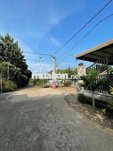 Gấp bán 700m2( 25x28) full thổ cư ngay khu công nghiệp Long Khánh, ĐN